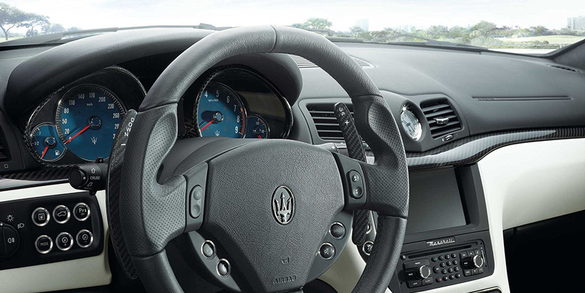 Image with 2013 Maserati GranTurismo Sport steering